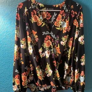 Fall top, flowy and flowery! Size xl in like new condition!
